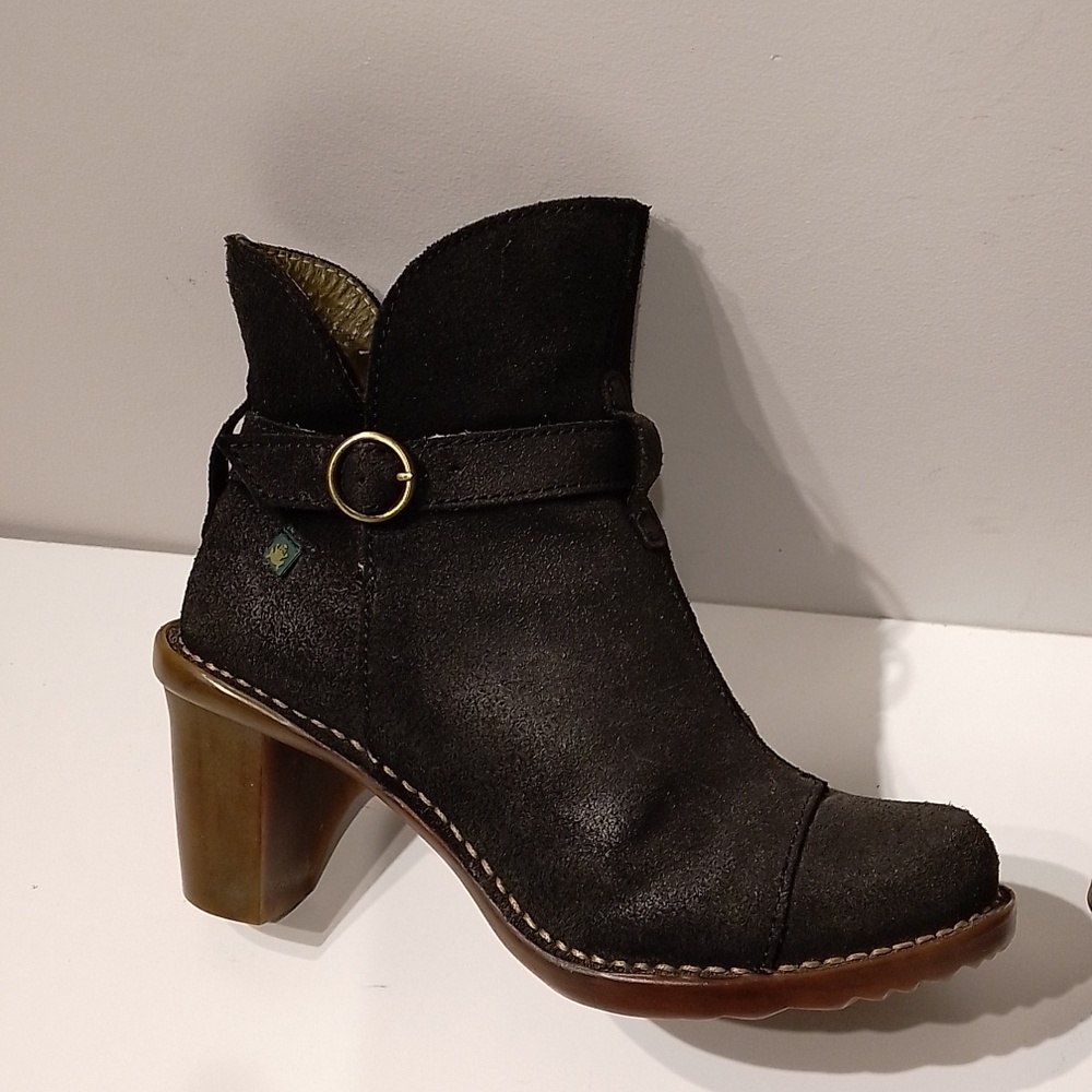 El Naturalista Black Suede Ankle Boots with Heels - Picture 3 of 8
